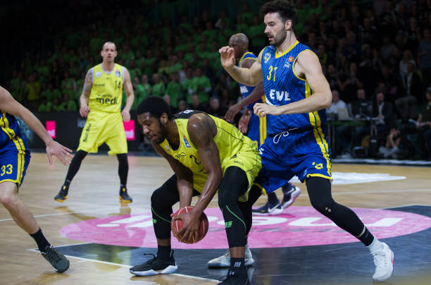 凭借出色的 凭借出色的